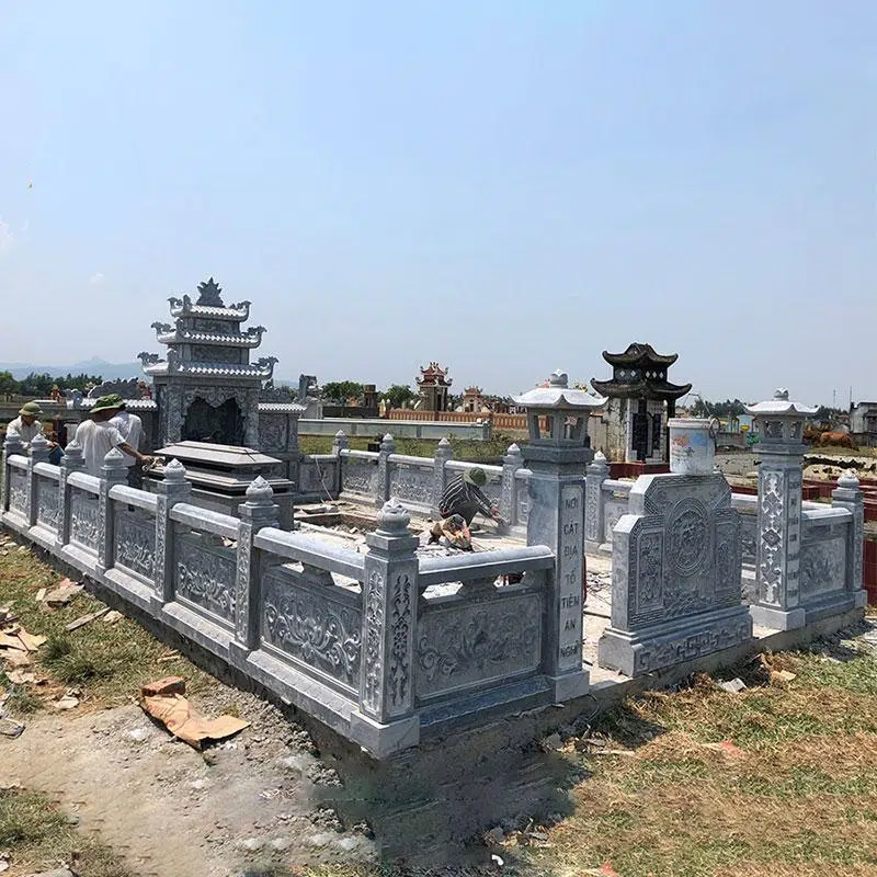cuốn thư đá xanh đen đặt trước khu lăng mộ hóa giải phong thủy