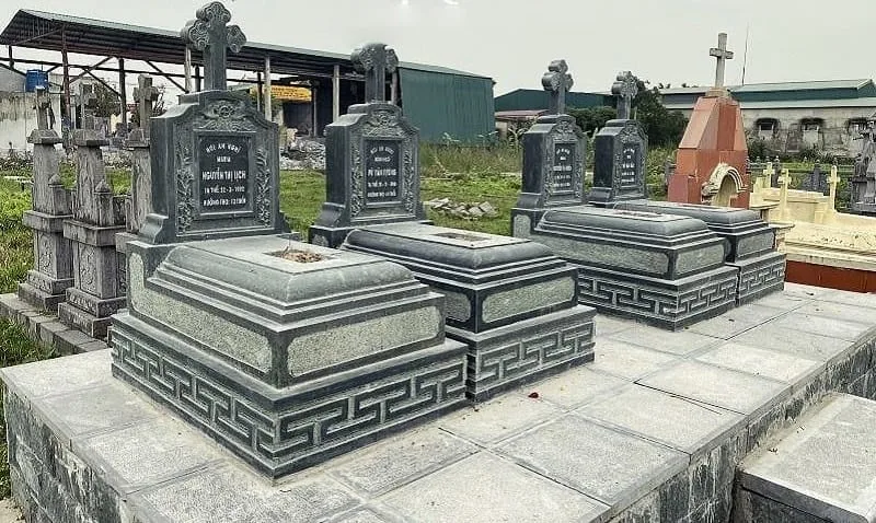 mộ đá công giáo