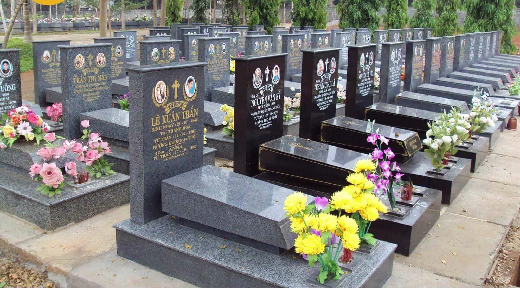 các mẫu mộ đá hoa cương công giáo